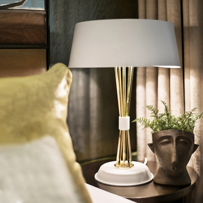 Iron Creative Luxury And Fashion Table Lamps null