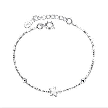 Square handmade bracelet with box chain design, showcased in a close-up image highlighting its detailed craftsmanship.