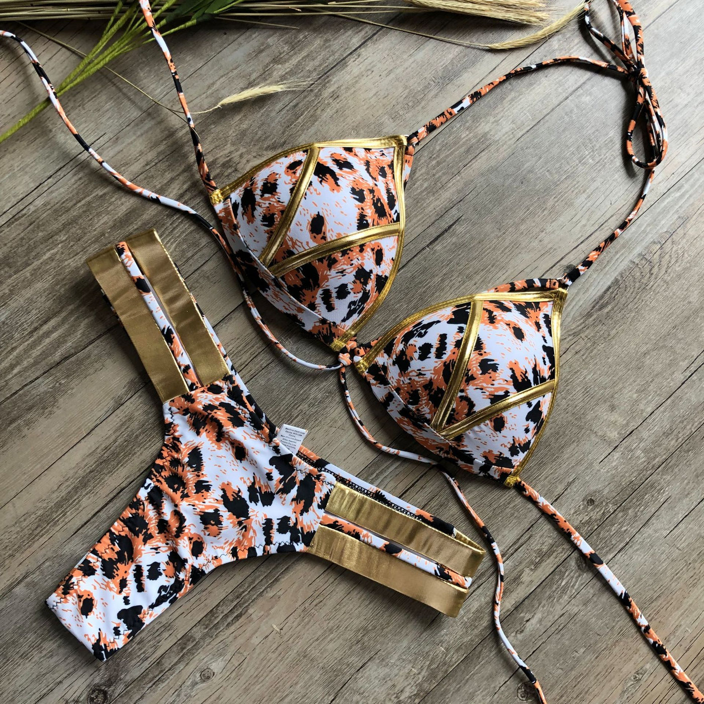 Bronzing bikini null