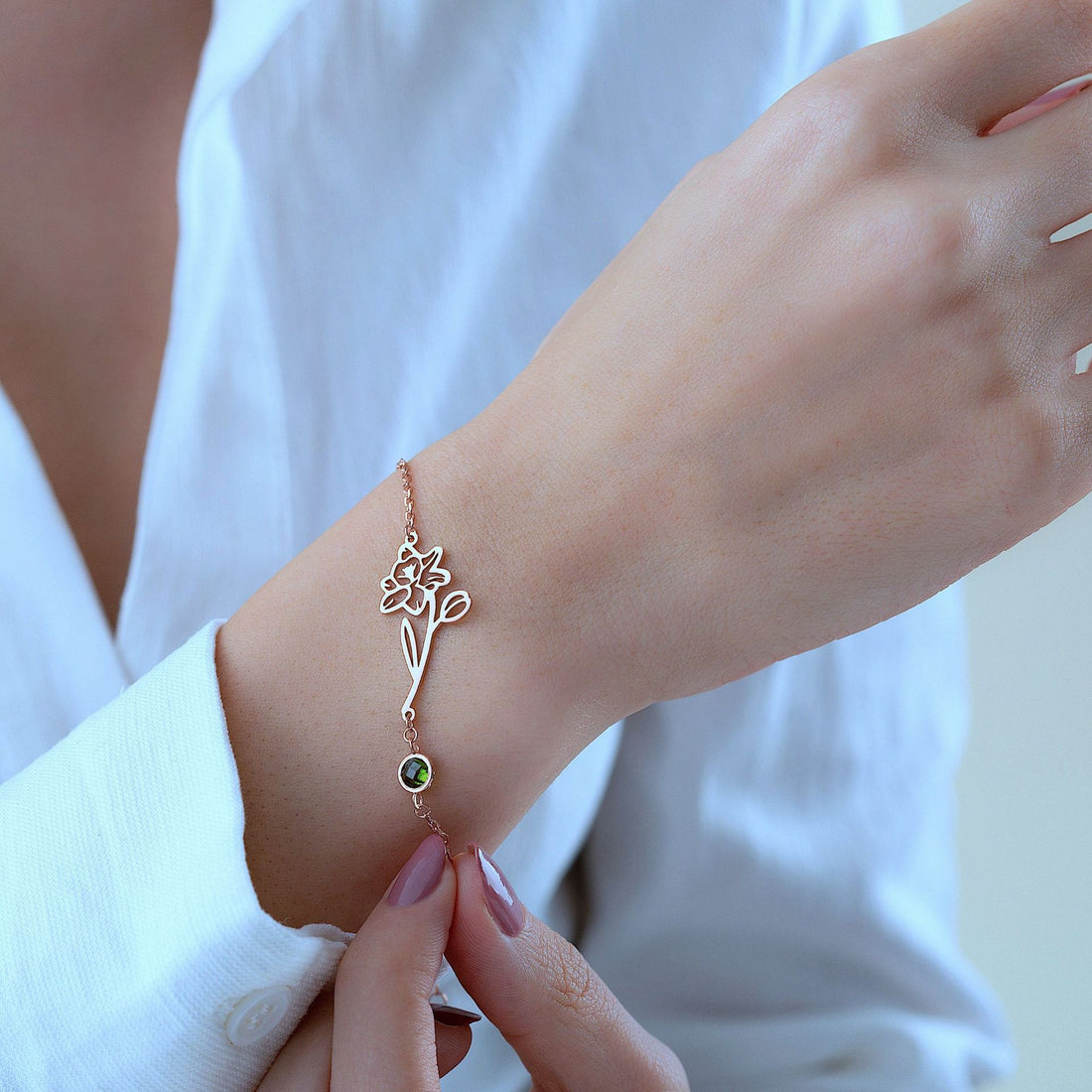 Personalized birthday flower birthstone bracelet with colorful flower charms and a birthstone accent, crafted for special occasions.